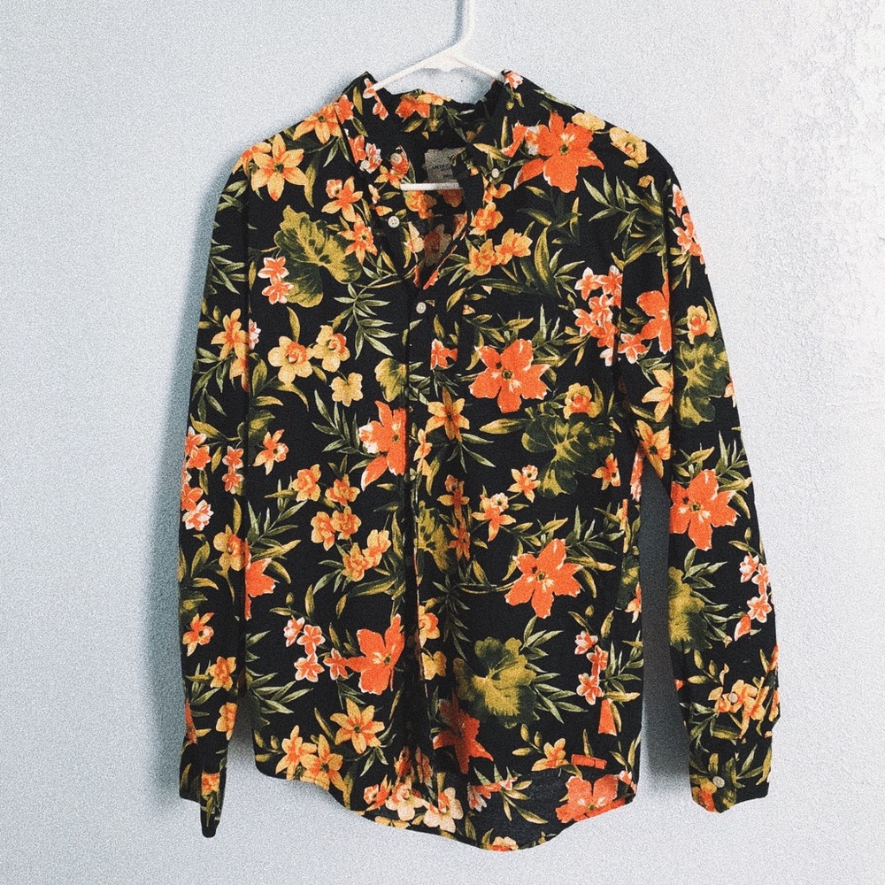 American Eagle Floral Long Sleeved Button Up